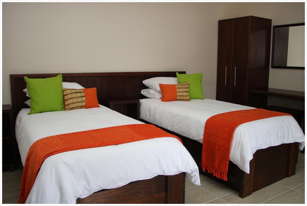 Be At Home Guesthouse Клерксдорп Номер фото